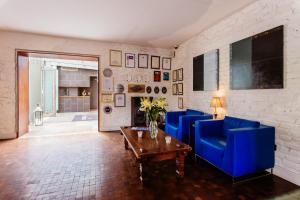 TV a/nebo společenská místnost v ubytování Ice House Hotel