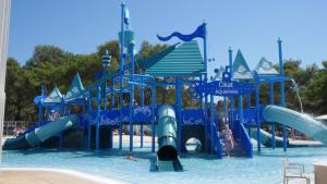 Der Swimmingpool an oder in der Nähe von Glamping Tents | Losinj | Camp Čikat