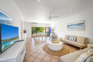 Μια τηλεόραση ή/και κέντρο ψυχαγωγίας στο Superbly Situated Noosa Heads