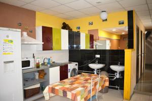 Kuchyň nebo kuchyňský kout v ubytování Sweetdream Hostel