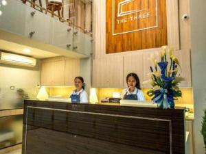 Členové personálu v ubytování The Three Hat Yai