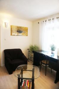 Część wypoczynkowa w obiekcie Ferienhaus BLACK & WHITE