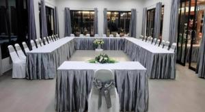 a row of tables and chairs in a room at SEESEA RESORT in Amphoe Langu