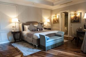 Cama ou camas em um quarto em Rixos Pera Istanbul