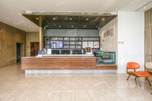 Ο χώρος του λόμπι ή της ρεσεψιόν στο Hanting Premium Hotel Beijing Daxing Jinxing Bridge Xingguang Film and Television City