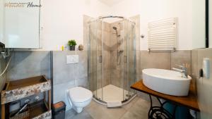 Ένα μπάνιο στο Apartamenty z balkonami, spokojna okolica