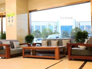 Posezení v ubytování GreenTree Inn Shangrao Yueliangwan Automobile City