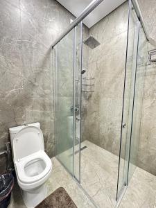 Ένα μπάνιο στο Almatym 22 Apartment +20 φωτογραφίες