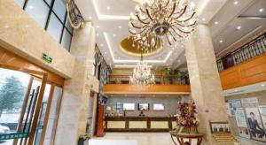 Vstupní hala nebo recepce v ubytování GreenTree Inn ChiZhou QinGYAng Miaoqian Road Rongxing Building Business Hotel