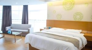Postel nebo postele na pokoji v ubytování GreenTree Inn Anqing Yuexixian Wenquan Branch + 108 fotografií