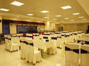 Restaurace v ubytování GreenTree Inn Ordos Kangbashi District Ulan Mulun Street Branch