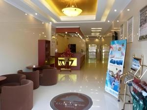a lobby with couches and chairs in a building at GreenTree Alliance Changzhou University City Hotel in Changzhou