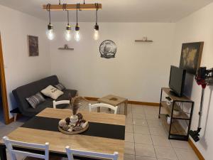 Et tv og/eller underholdning på Le Hiboux + 5 billeder