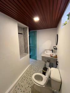 Galeriebild der Unterkunft Roomy Bungalows in Phumĭ Kâoh Rŏng + 7 Fotos