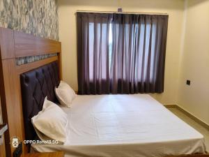 Ένα ή περισσότερα κρεβάτια σε δωμάτιο στο HOTEL O ROYAL SIDHAULI