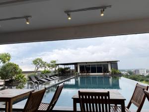 Bazén v ubytování Studentpark Apartment by Jia Room nebo v jeho okolí