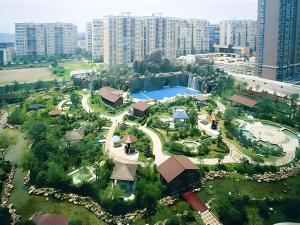 Bazén v ubytování Dolton Changsha Spa Hotel nebo v jeho okolí