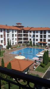 Bazén v ubytování Family hotel Apolon nebo v jeho okolí