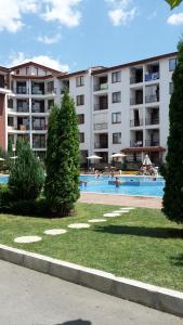 Bazén v ubytování Family hotel Apolon nebo v jeho okolí