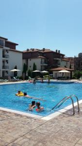 Bazén v ubytování Family hotel Apolon nebo v jeho okolí