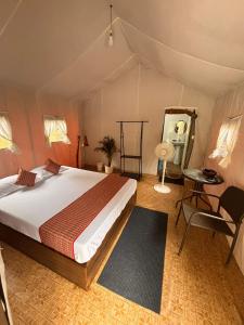 Ένα ή περισσότερα κρεβάτια σε δωμάτιο στο Yok Adventure Camp