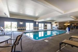 Πισίνα στο ή κοντά στο Comfort Suites Smyrna - Nashville Area