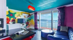 Μια τηλεόραση ή/και κέντρο ψυχαγωγίας στο Gallery Pension