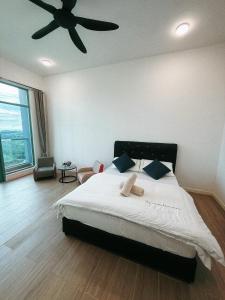 Ένα ή περισσότερα κρεβάτια σε δωμάτιο στο Home By Sea Bay Suites 33