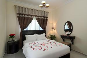 Postel nebo postele na pokoji v ubytování Al Smou Hotel Apartments - MAHA HOSPITALITY GROUP