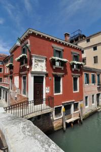 Hoone, kus hommikusöögiga majutusasutus asub