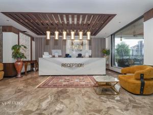 Ο χώρος του λόμπι ή της ρεσεψιόν στο 5 Falcons The Luxury Residency