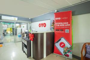 a shop with an omo machine in a room at OYO 723 Lamphun Hostel in Lamphun