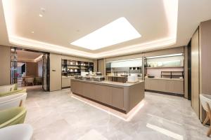 Η κουζίνα ή μικρή κουζίνα στο JI Hotel Shanghai Xietu East Road +13 φωτογραφίες
