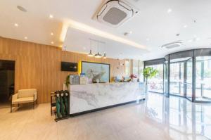 TV a/nebo společenská místnost v ubytování GreenTree Inn Lu'an Jin'an District Yuanda Xingfuli