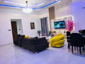 TV a/nebo společenská místnost v ubytování Luxury Private 1 Bedroom in a Shared Duplex