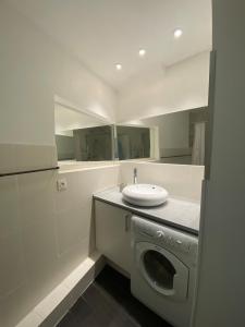 Koupelna v ubytování Two-room apartment in Grasse