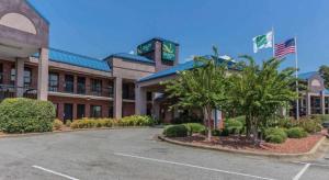 an empty parking lot in front of a hotel at Quality Inn Calera I-65 exit 231 in Calera