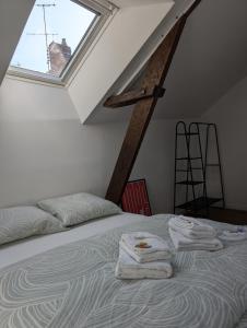 Ένα ή περισσότερα κρεβάτια σε δωμάτιο στο Charmant appartement en plein centre ville