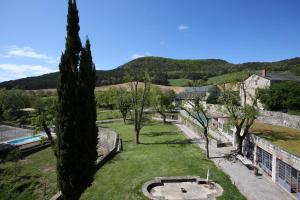 vistas al jardín desde la casa en Chateau de Lugagnac, en Rivière-sur-Tarn