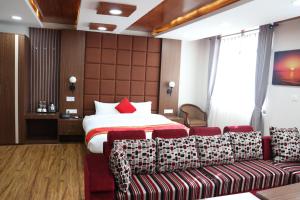 Кровать или кровати в номере Hotel Ambrosia, Charikot, dolakha +44 фотографии