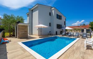 Swimmingpoolen hos eller tæt på Studio Apartment Estate 3 - Krk by Villas Guide