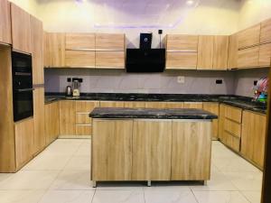 Nhà bếp/bếp nhỏ tại Luxury Private Master 1 bedroom In a shared 4 bedroom duplex