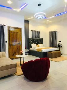 Khu vực ghế ngồi tại Luxury Private Master 1 bedroom In a shared 4 bedroom duplex