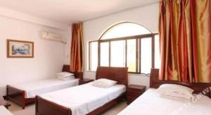 Postel nebo postele na pokoji v ubytování Lianyungang Jianyuan Hotel