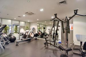 Γυμναστήριο ή/και όργανα γυμναστικής στο Stylish High-Rise Studio with City Views AKL CBD