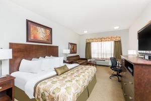 Voodi või voodid majutusasutuse Ramada by Wyndham Olds toas