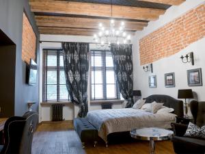 a bedroom with a bed and a couch at Leonardo 2 in Kraków