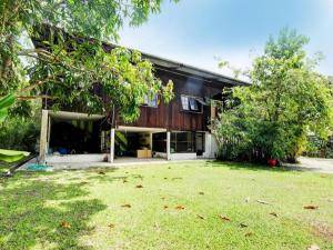 Zahrada ubytování OYO HOME 90800 Rumah Pangi Homestay