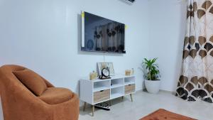 Μια τηλεόραση ή/και κέντρο ψυχαγωγίας στο Résidence Maison des Anges +18 φωτογραφίες