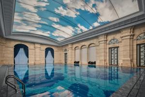 Πισίνα στο ή κοντά στο Crowne Plaza Dongying by IHG